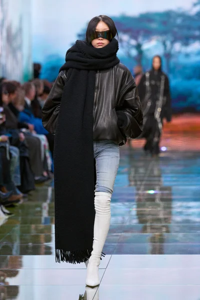 Look 28